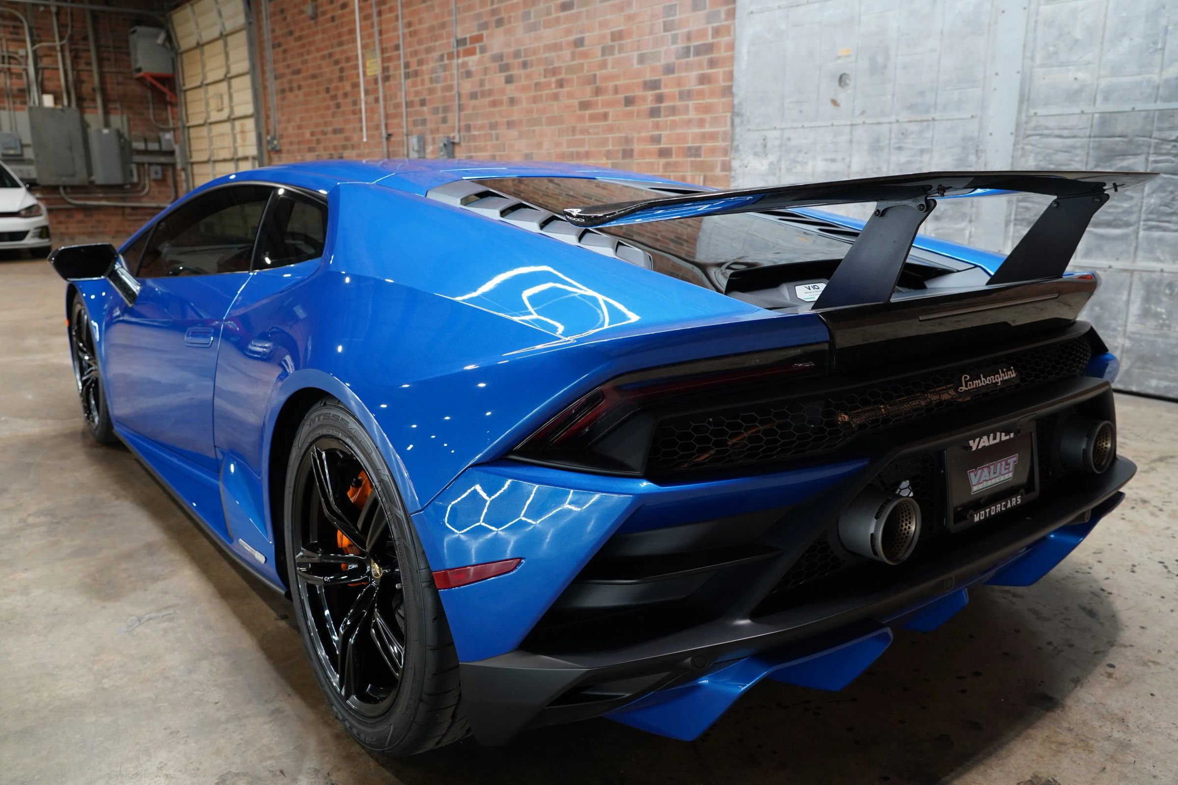 Used 2020 Lamborghini Huracan EVO image 22