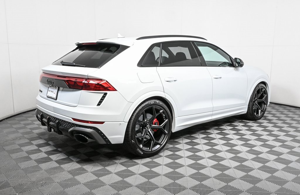New 2025 Audi RS Q8 performance image 3