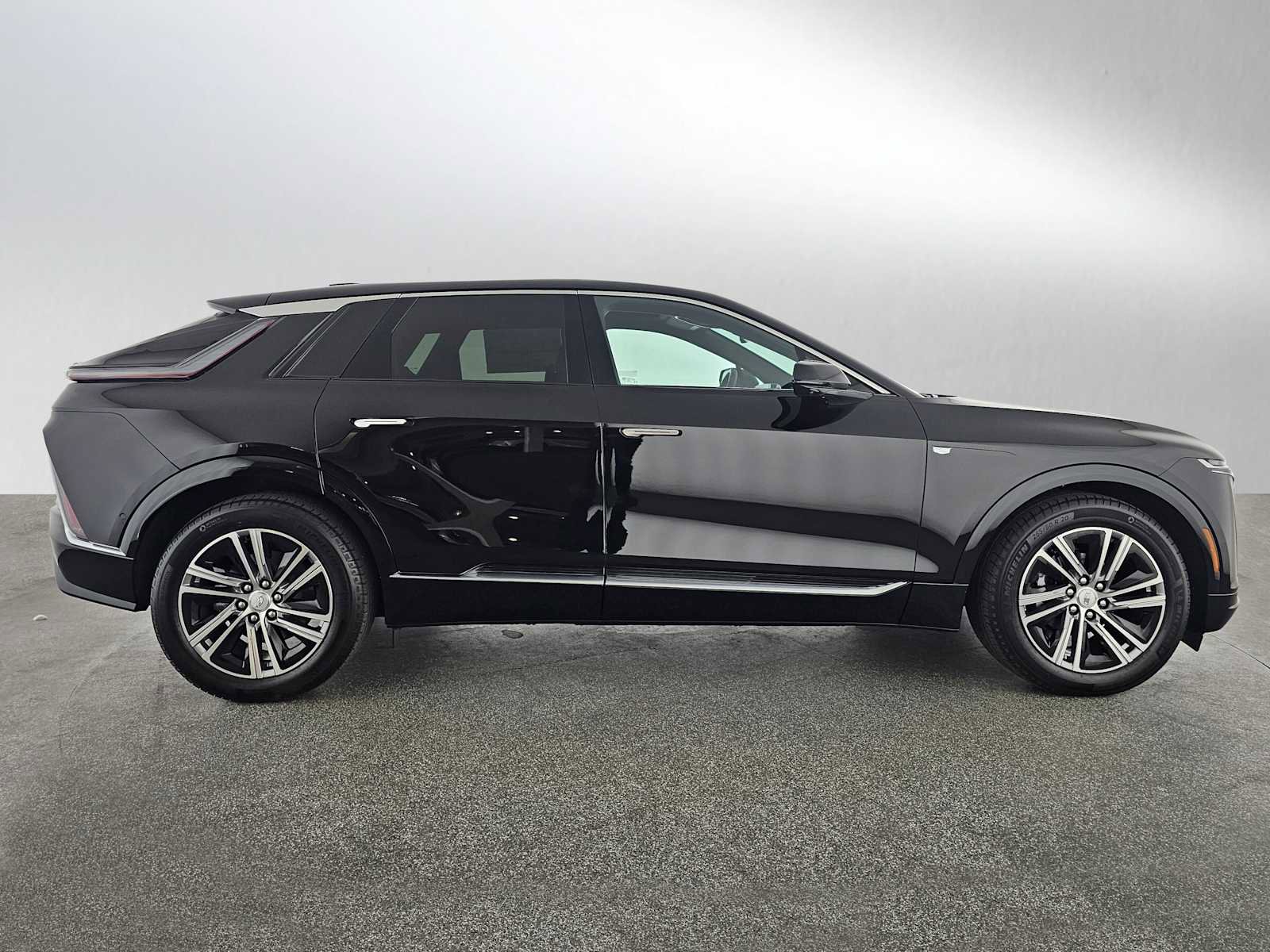 New 2026 Cadillac Lyriq Luxury image 2