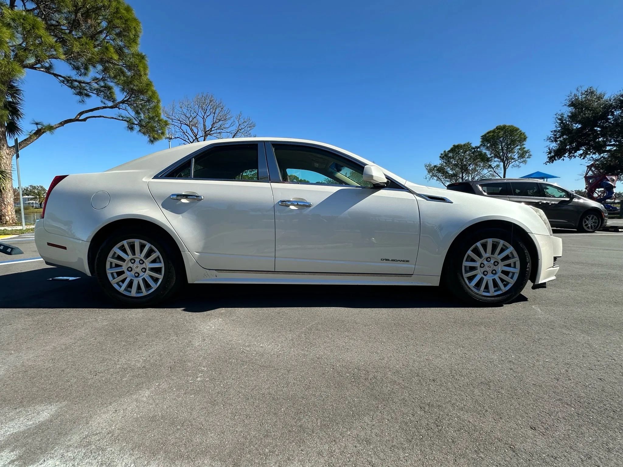 Used 2011 Cadillac CTS Luxury image 8