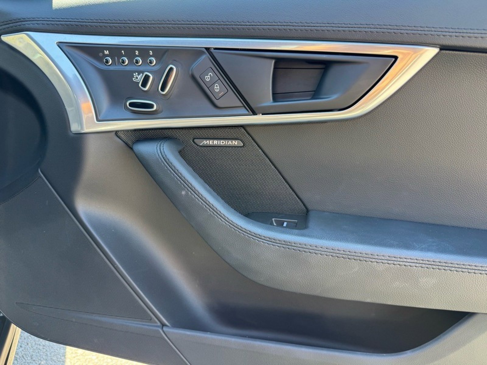 Used 2020 Jaguar F-TYPE Checkered Flag image 24