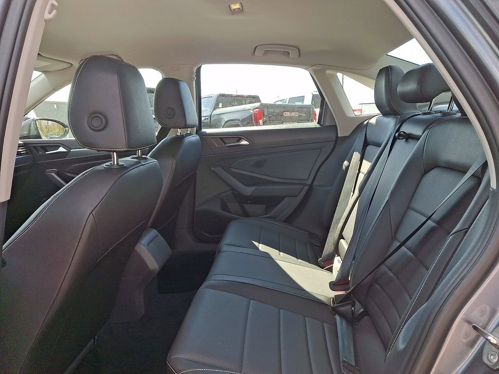 Used 2024 Volkswagen Jetta SE image 10