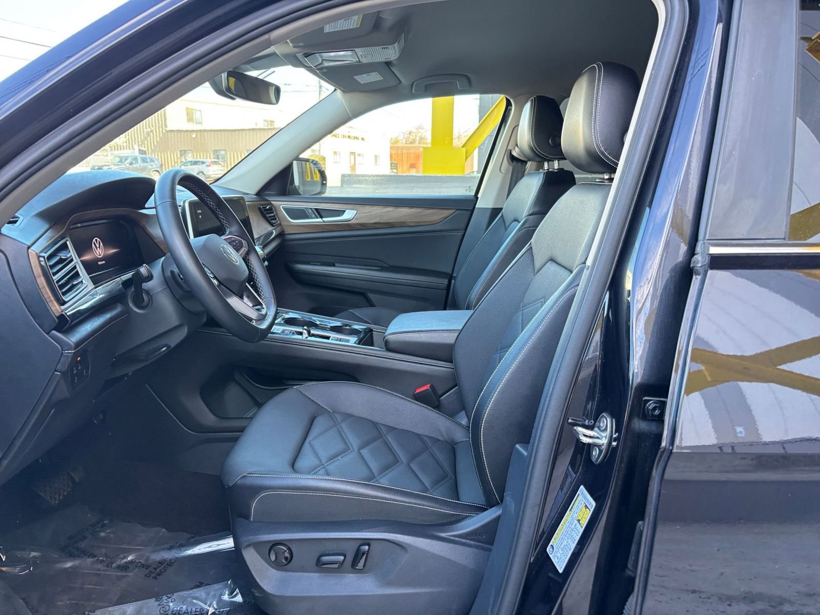 Used 2025 Volkswagen Atlas SE FWD image 25