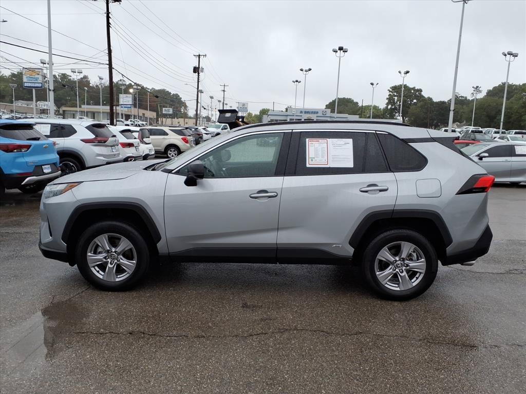 Used 2025 Toyota RAV4 LE AWD/4WD image 7