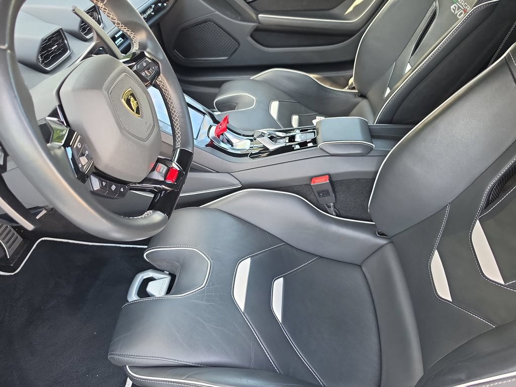 Used 2021 Lamborghini Huracan EVO RWD image 13