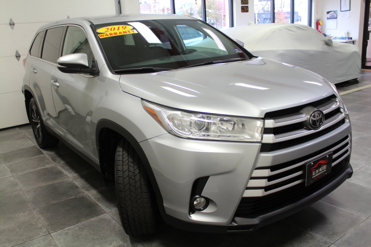 Used 2019 Toyota Highlander LE image 3