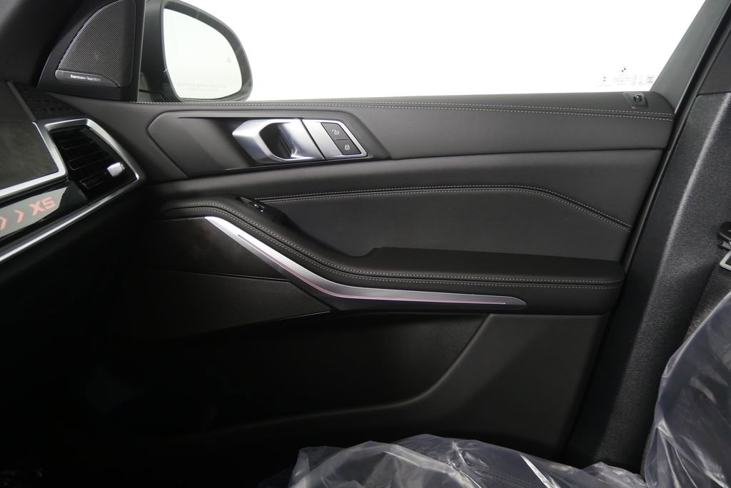 New 2026 BMW X5 xDrive50e image 24