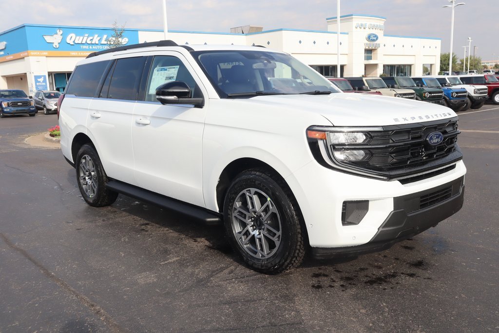 New 2025 Ford Expedition Active image 1