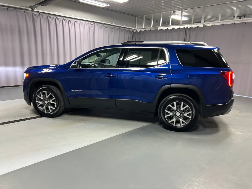 Used 2023 GMC Acadia SLE w/ Driver Convenience Package image 4