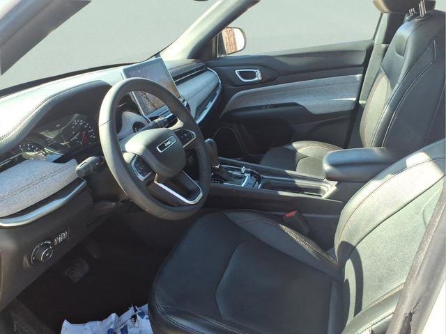 Used 2023 Jeep Compass Latitude image 11