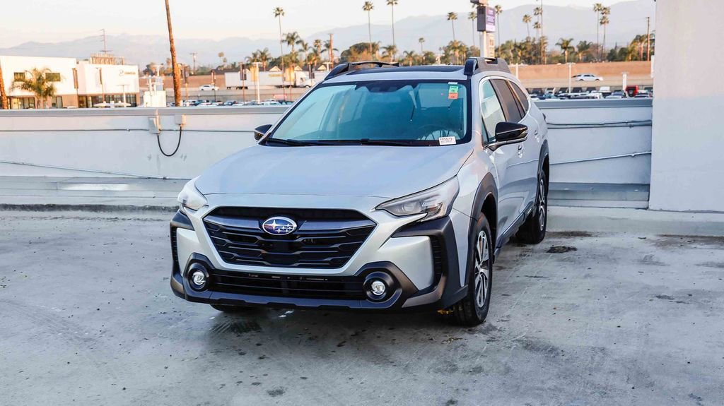 Used 2025 Subaru Outback Premium image 4