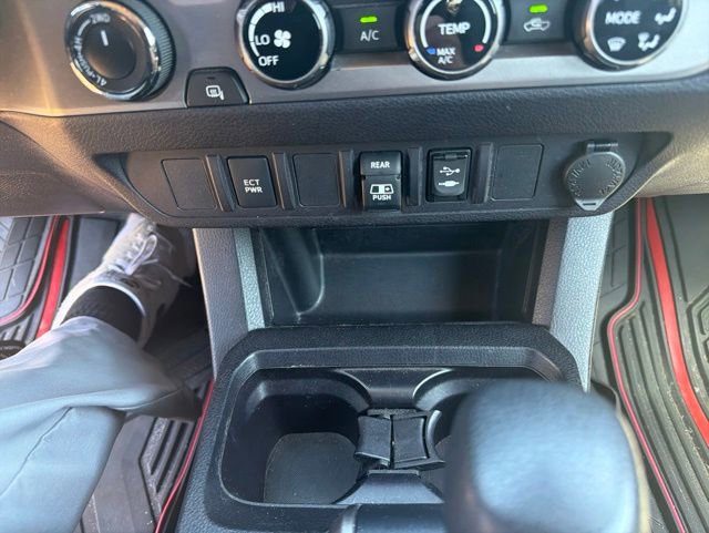 Used 2018 Toyota Tacoma SR5 AWD/4WD image 14