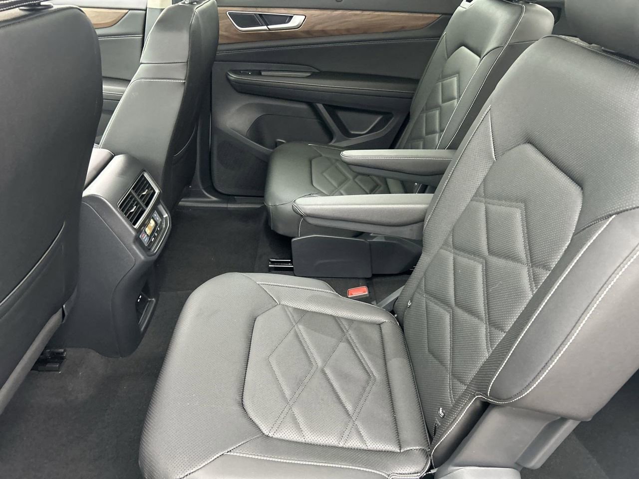 New 2026 Volkswagen Atlas SE image 13