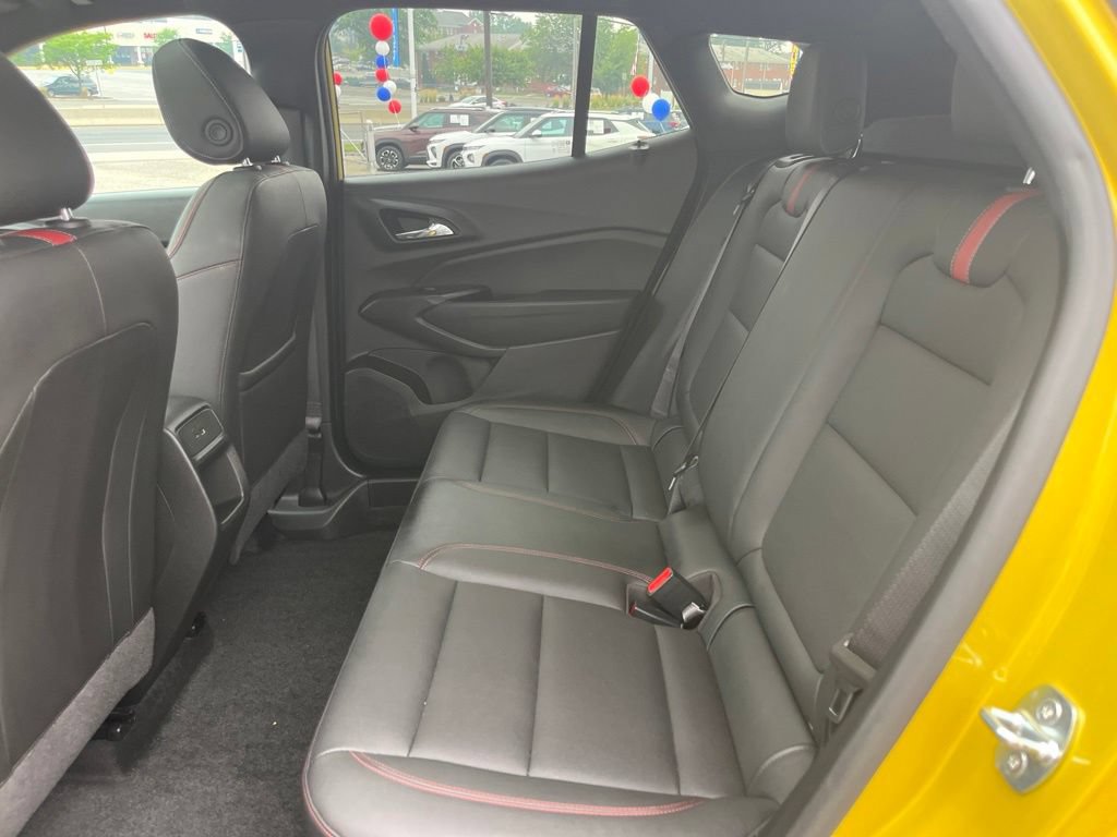 Used 2024 Chevrolet Trax RS w/ Sunroof Package FWD image 38