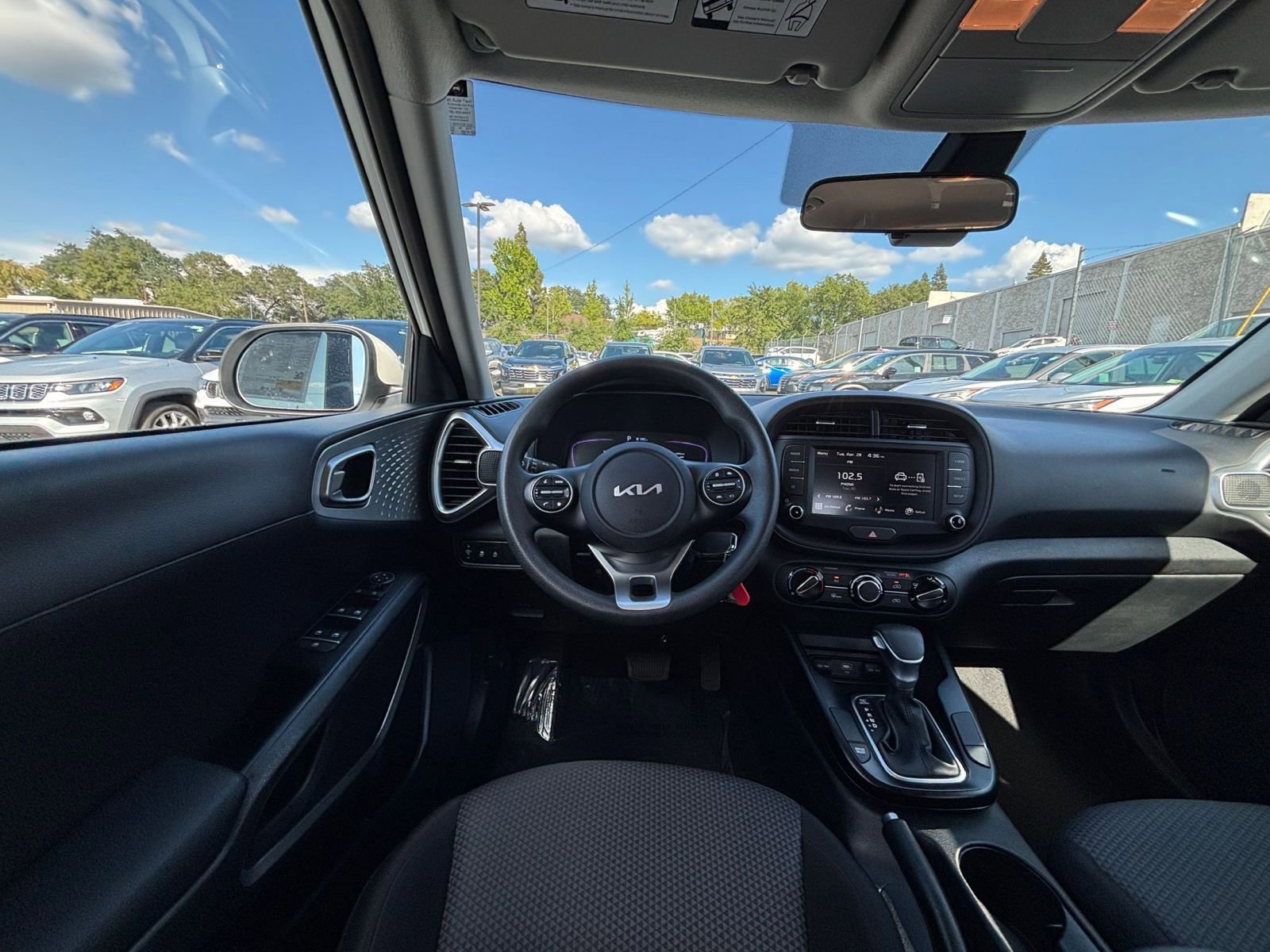 Used 2025 Kia Soul LX w/ LX Technology Package FWD image 32