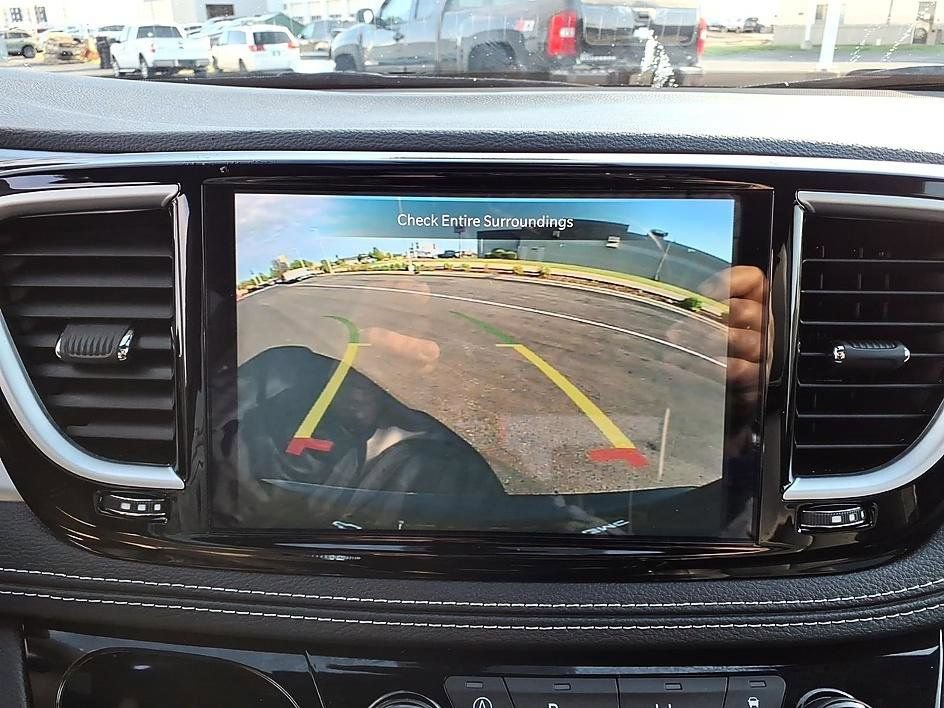 Used 2026 Chrysler Pacifica Limited FWD image 29
