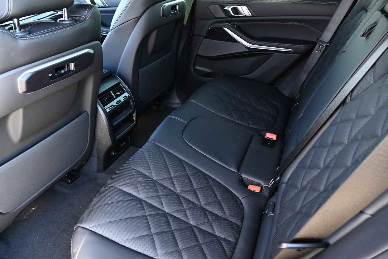 Used 2026 BMW X5 sDrive40i w/ M Sport Package RWD image 9