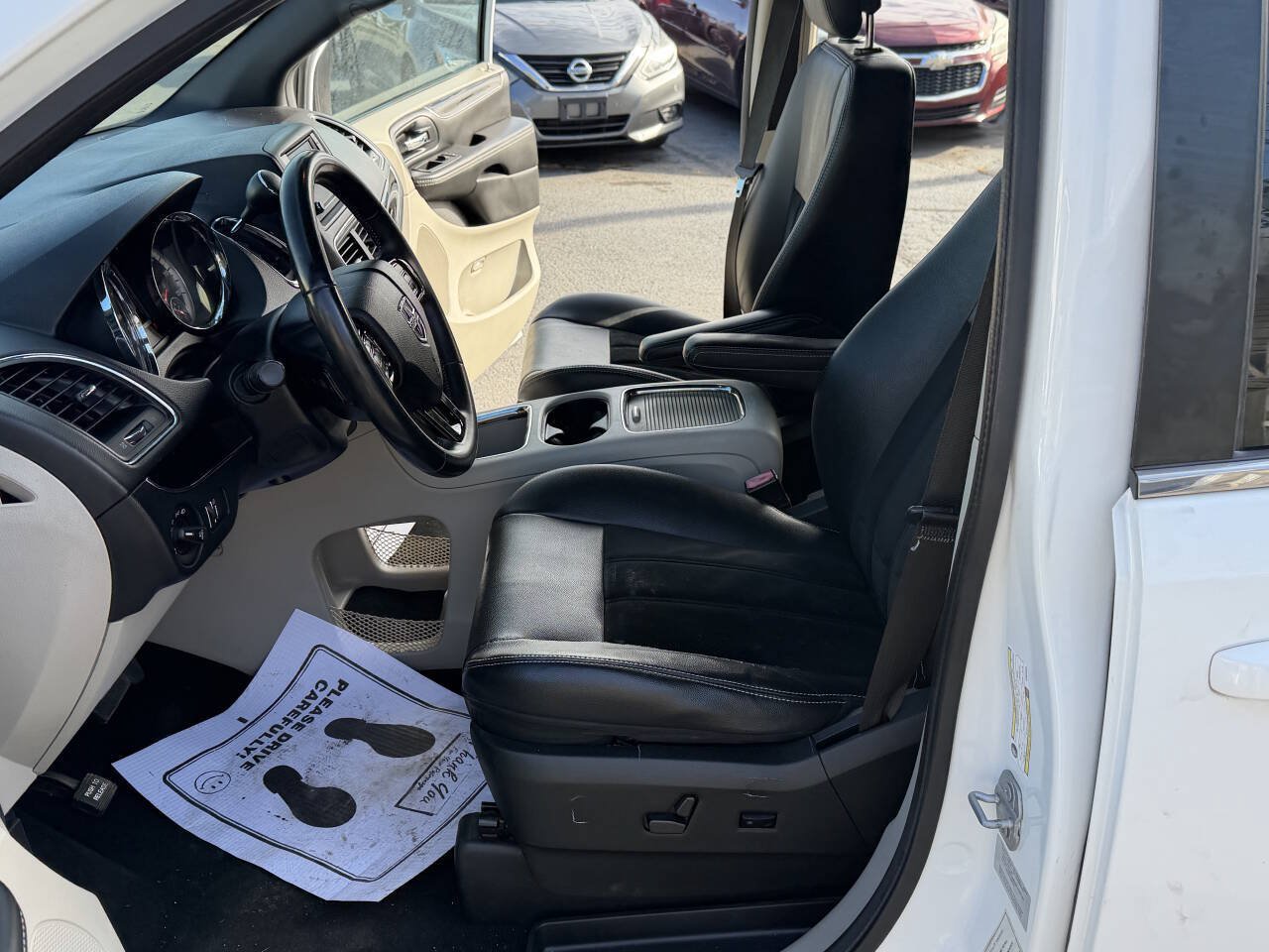 Used 2017 Dodge Grand Caravan SXT w/ Rear Park Assist Package FWD image 14