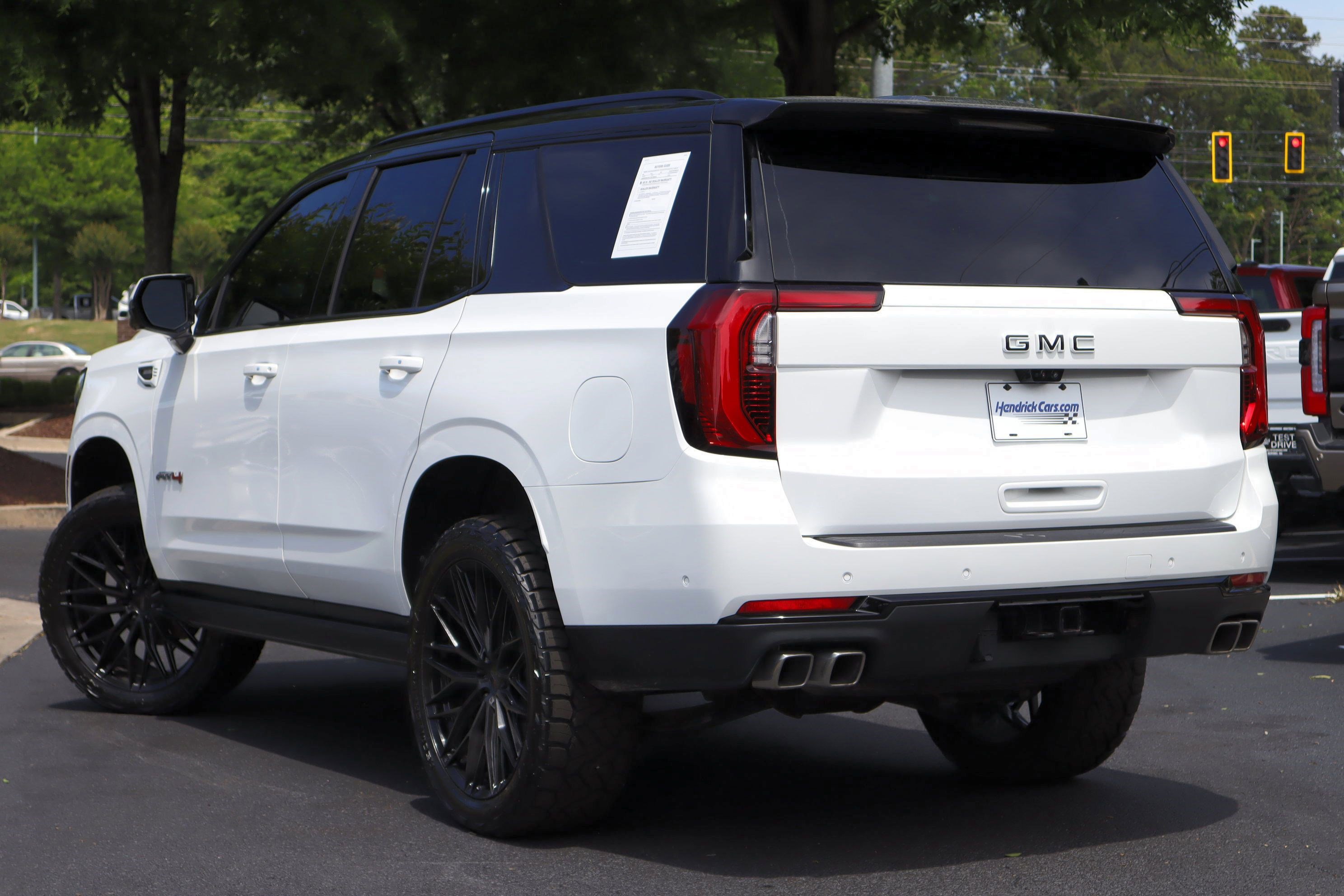 Used 2025 GMC Yukon AT4 w/ AT4 Premium Plus Package AWD/4WD image 3