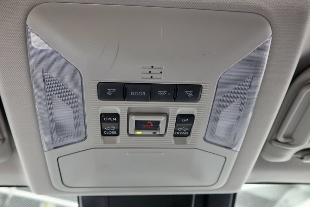 Used 2022 Toyota RAV4 XLE Premium AWD/4WD image 31