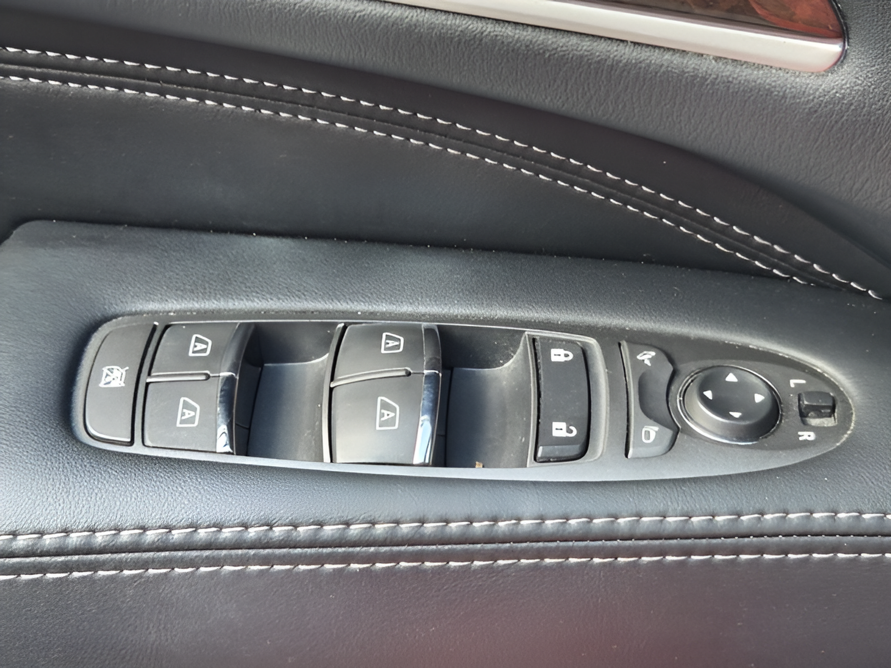Used 2017 INFINITI QX60 FWD w/ Deluxe Technology Package image 29