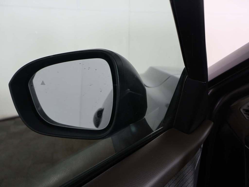 Used 2023 Nissan Rogue S image 39