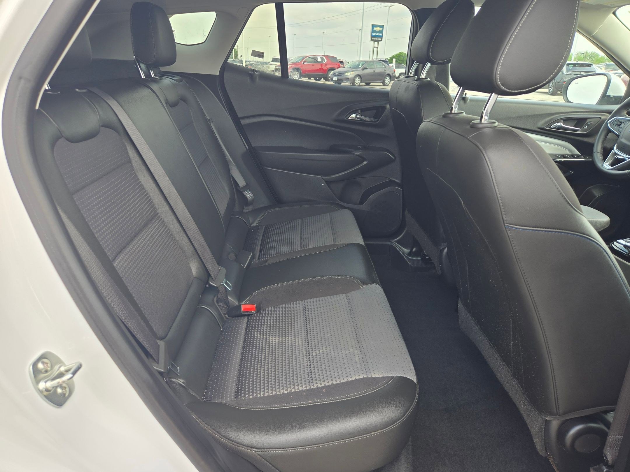 Certified 2025 Chevrolet Trax LT w/ Driver Confidence Package FWD image 16