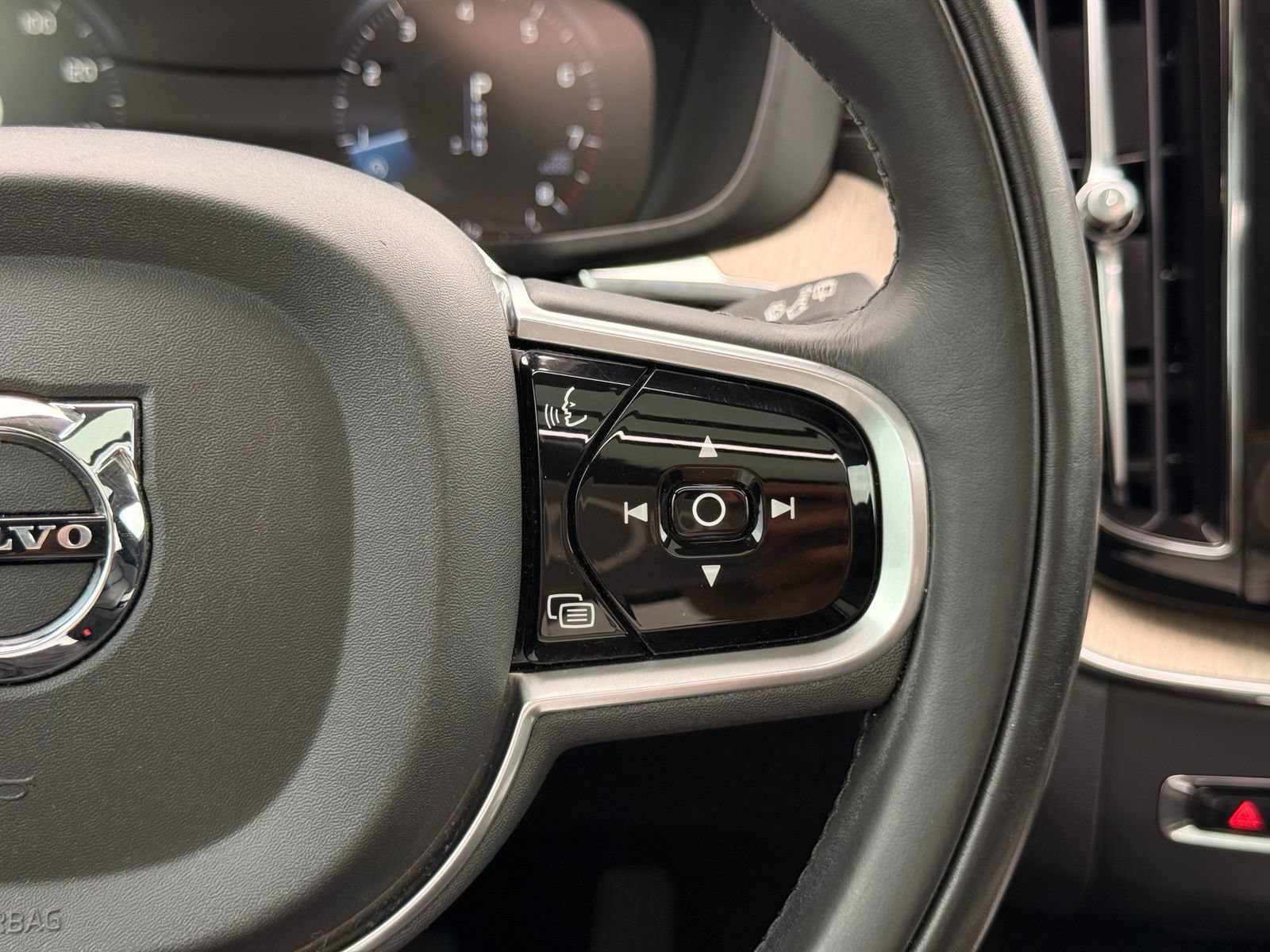 Used 2018 Volvo XC60 T5 Inscription w/ Convenience Package AWD/4WD image 30