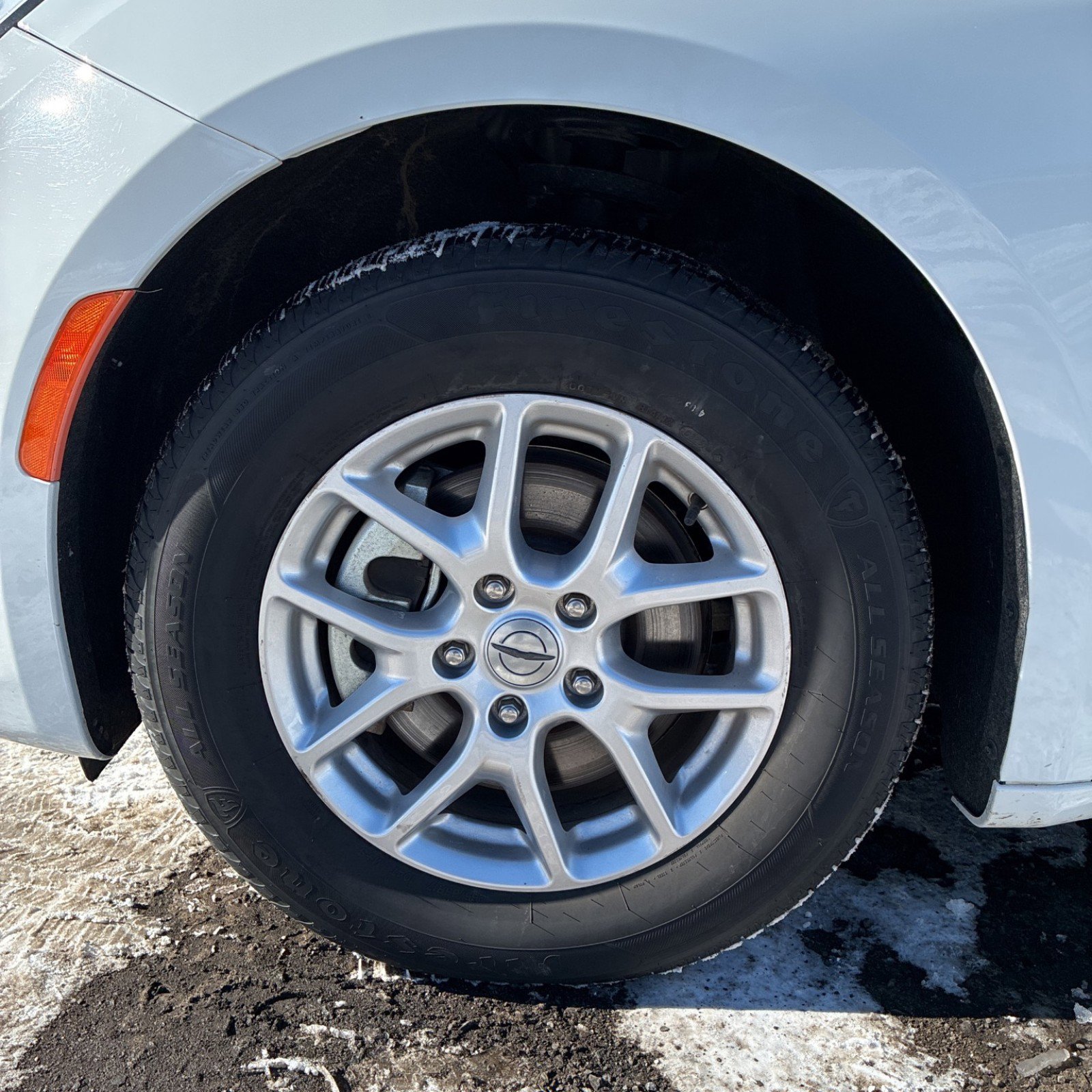 Used 2023 Chrysler Pacifica Touring-L image 8