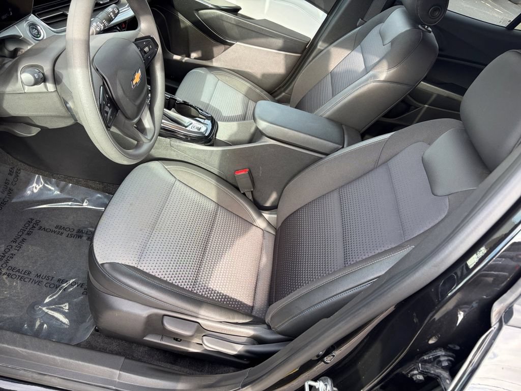 Used 2025 Chevrolet Trax LT FWD image 16