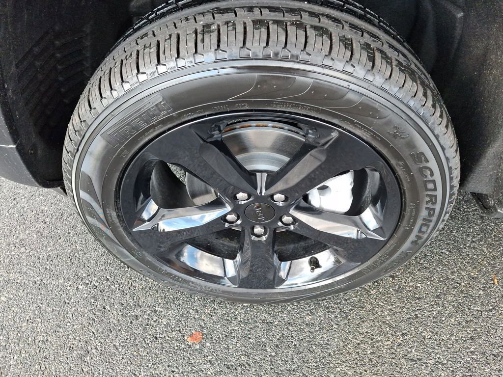 New 2025 Jeep Grand Cherokee Limited w/ Black Appearance Package image 30