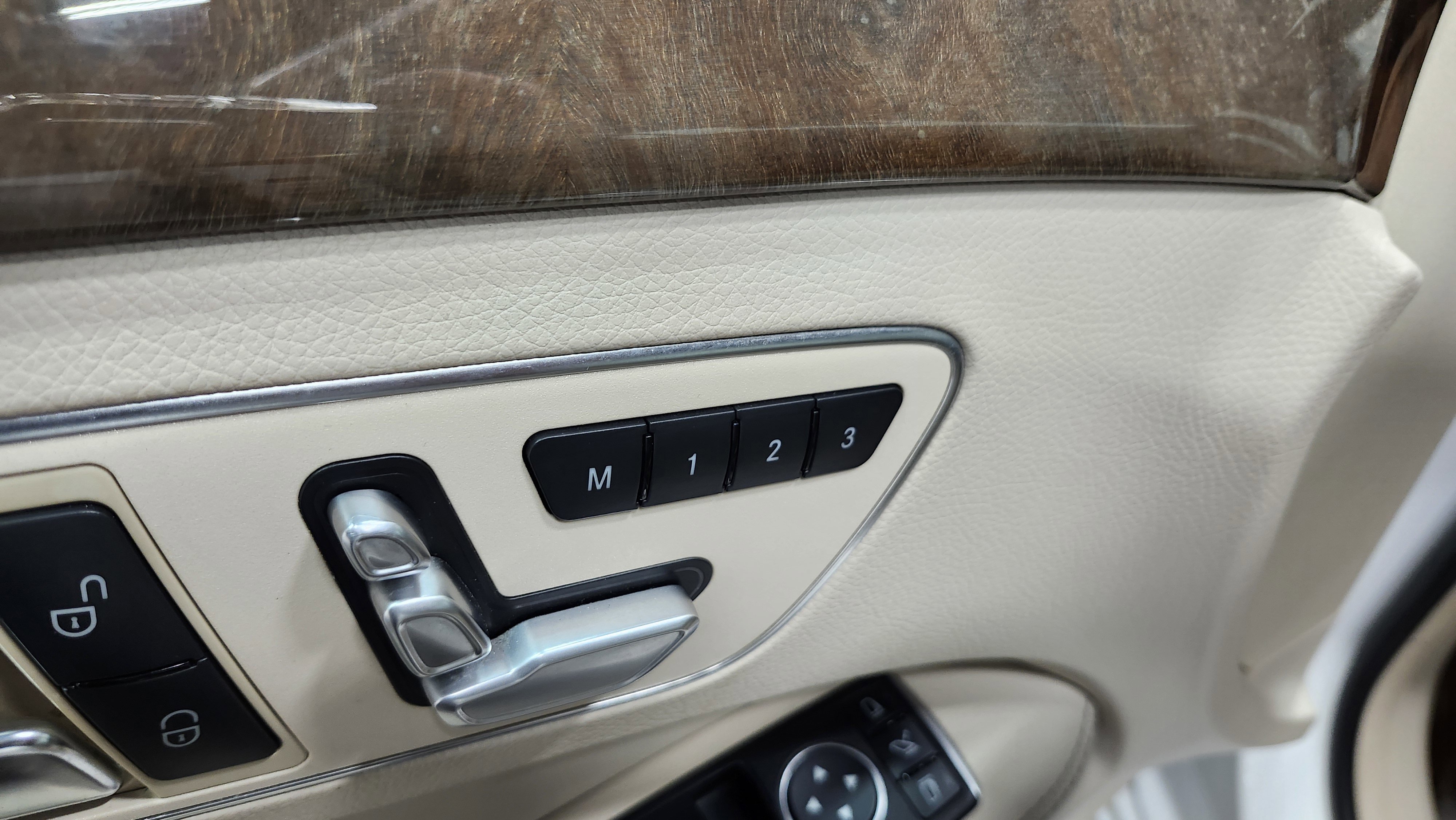 Used 2015 Mercedes-Benz E 350 4MATIC Sedan image 27