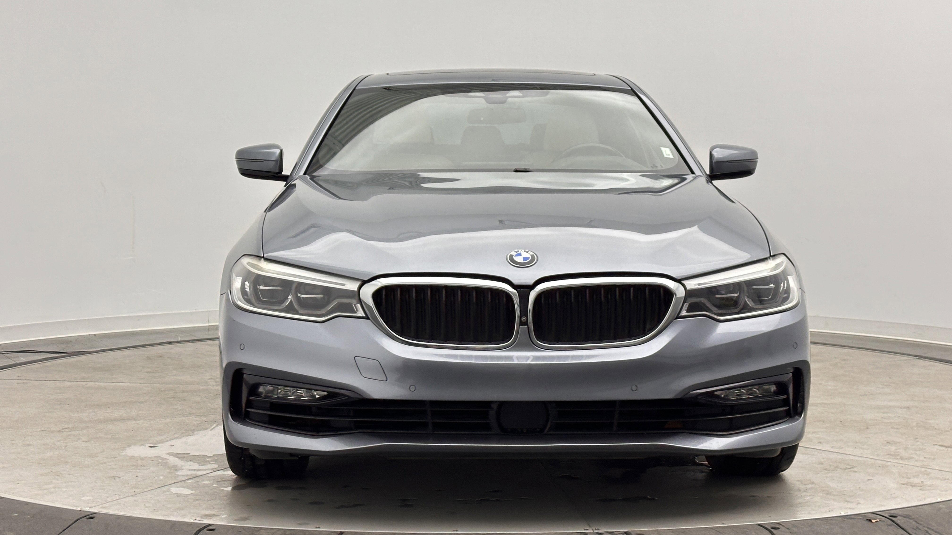 Used 2017 BMW 540i image 2