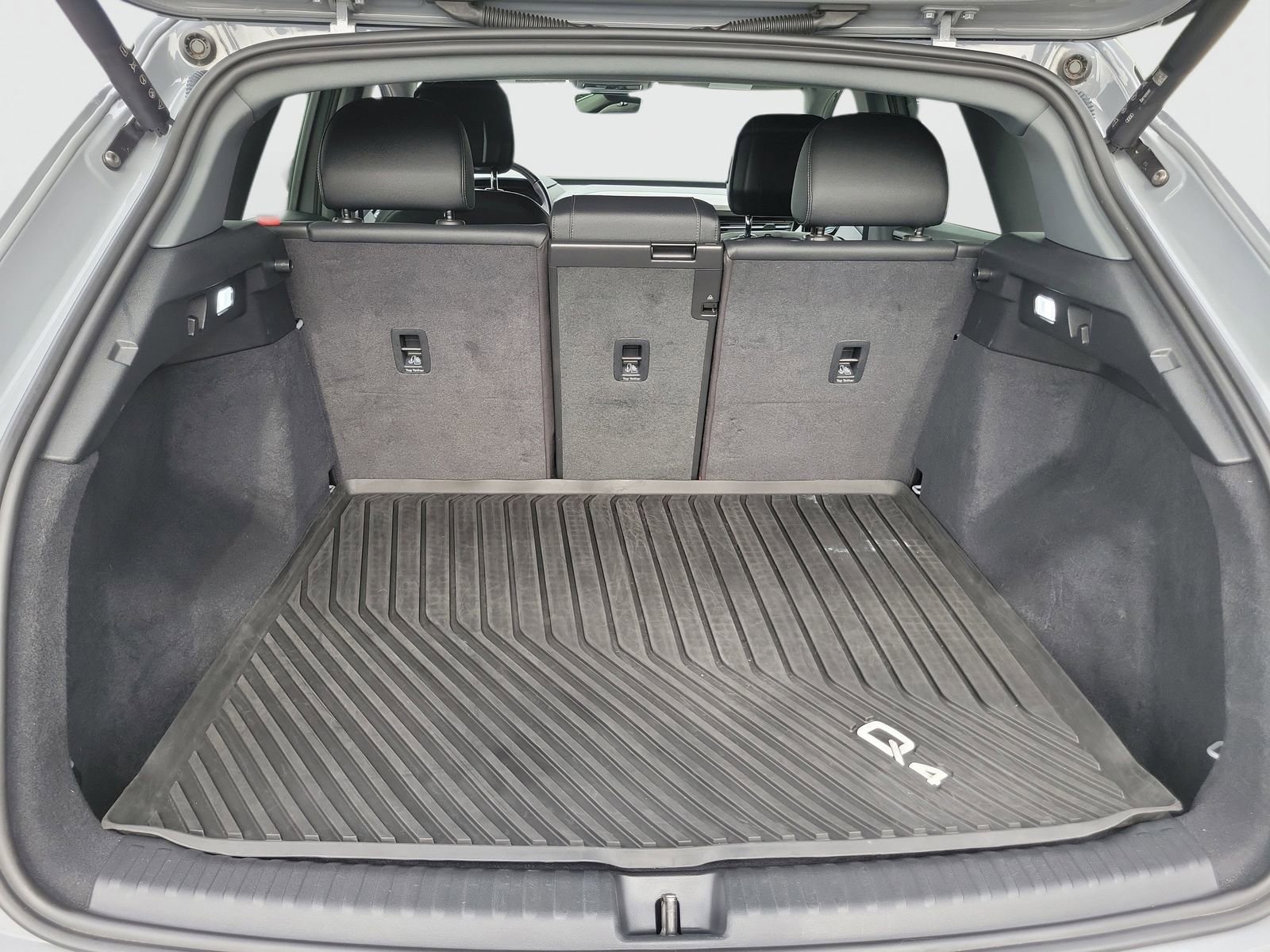 Used 2023 Audi Q4 e-tron Premium Plus w/ Premium Plus image 9