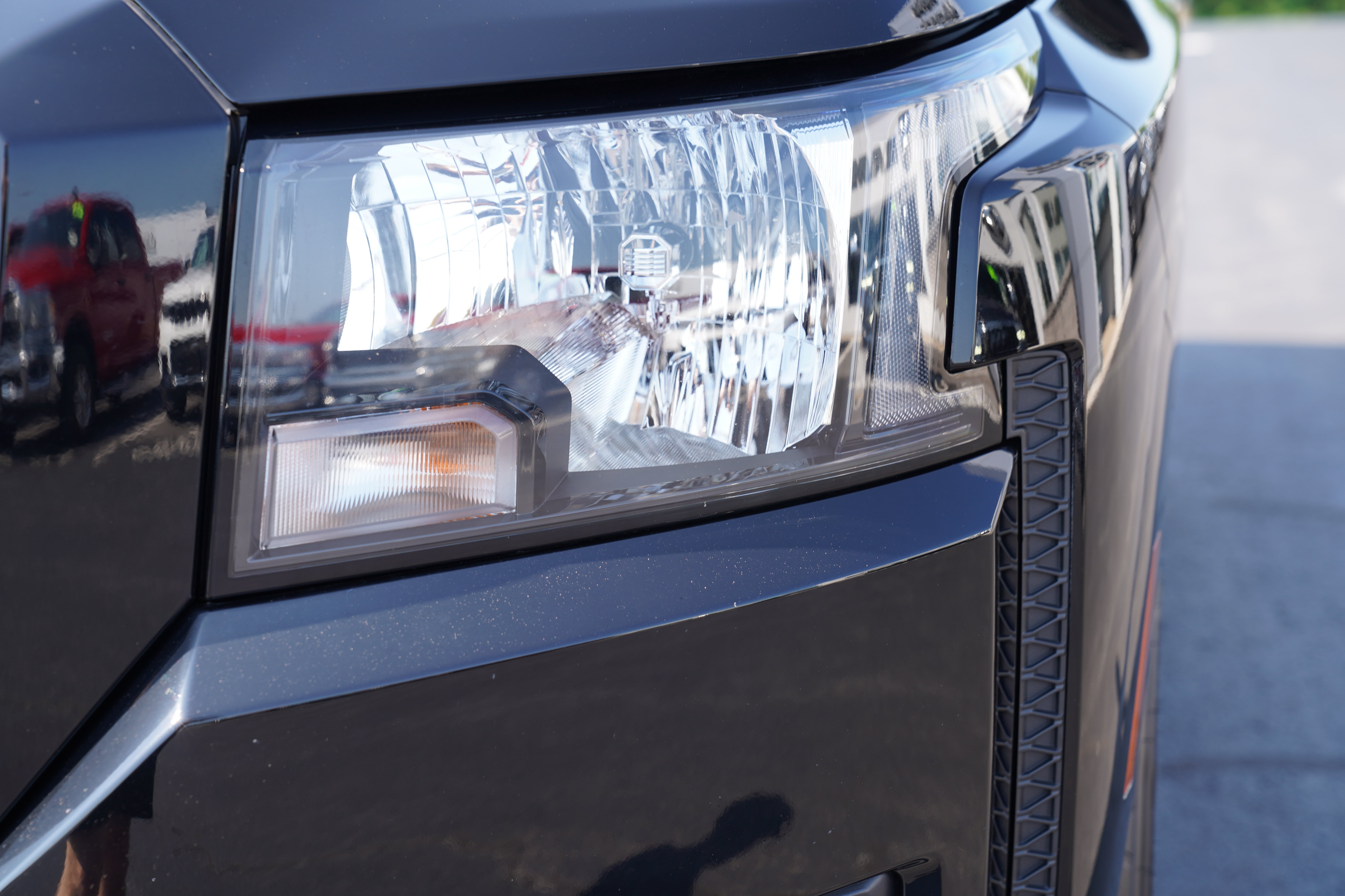 Used 2024 Nissan Frontier SV w/ Technology Package AWD/4WD image 13