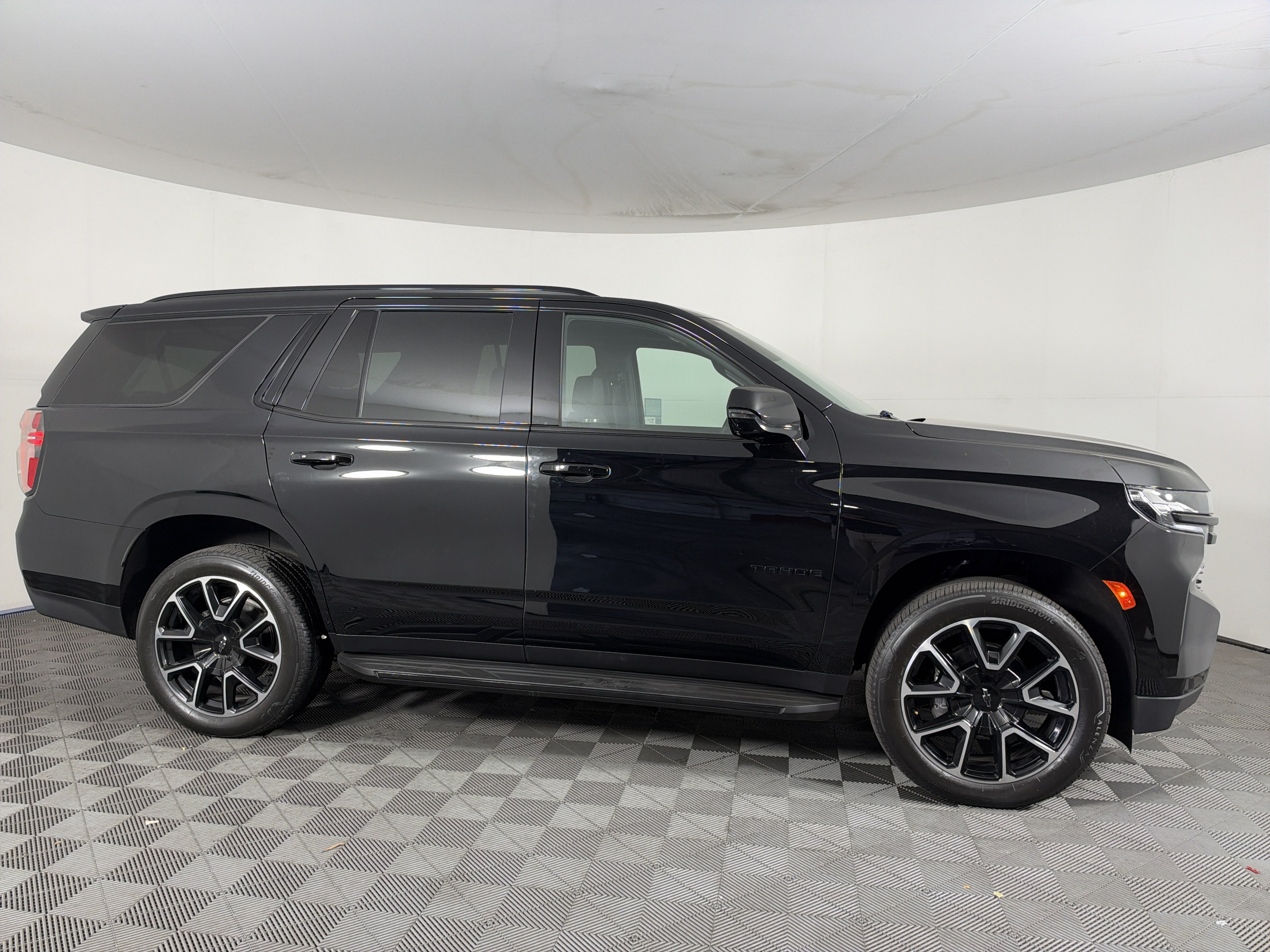 Used 2024 Chevrolet Tahoe RST w/ Luxury Package AWD/4WD image 3