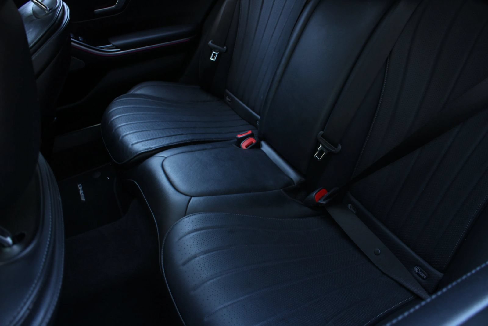 Used 2022 Mercedes-Benz S 580 4MATIC Sedan w/ AMG Line Package image 19