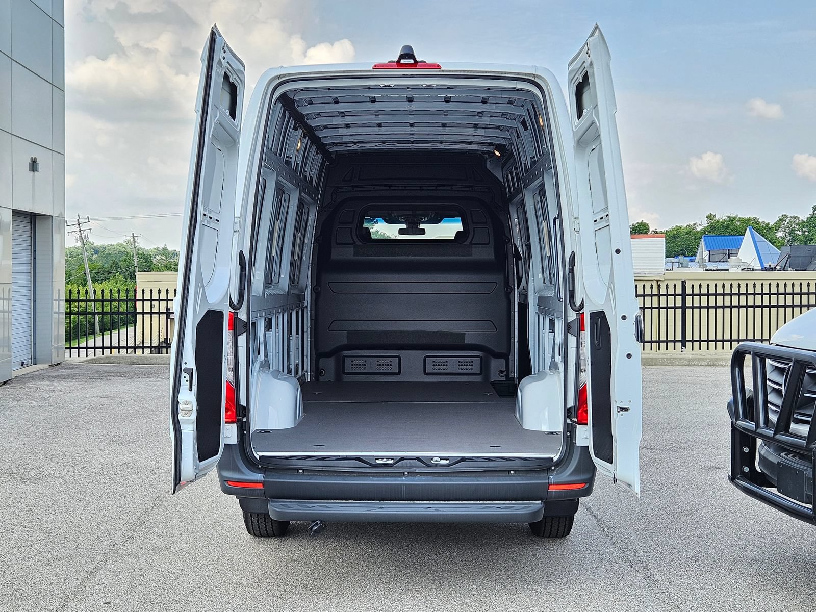 New 2025 Mercedes-Benz eSprinter 170 Cargo image 33