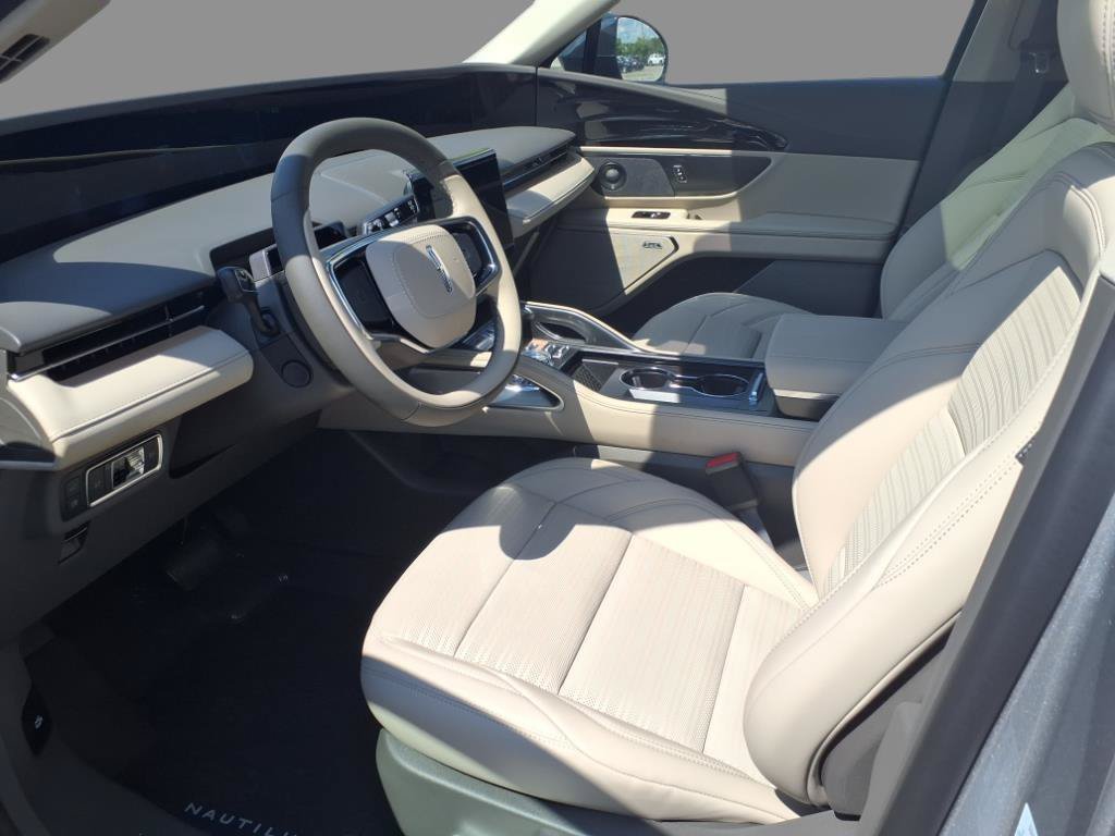 New 2025 Lincoln Nautilus Reserve w/ Jet Appearance Package AWD/4WD image 4