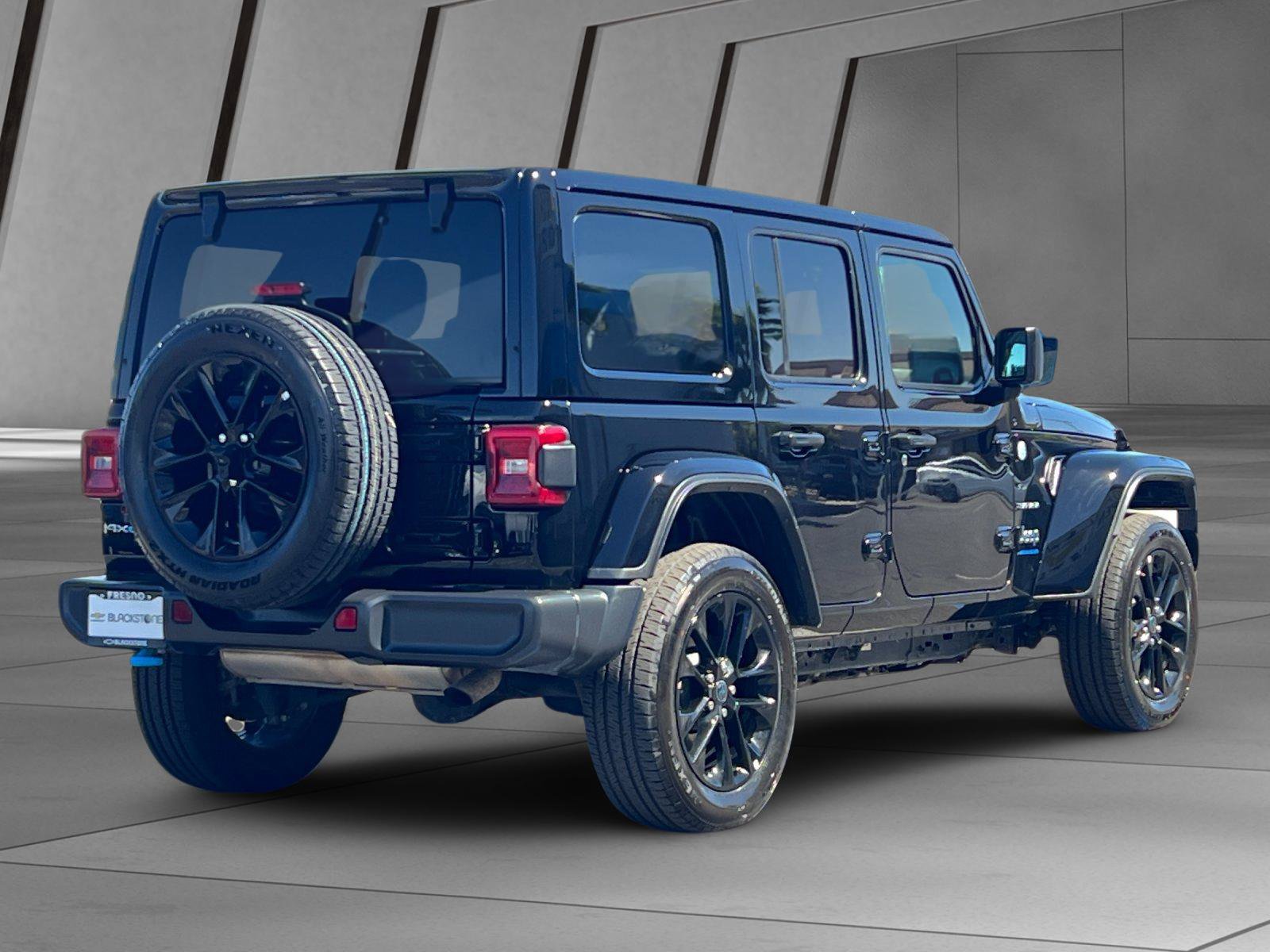 Used 2024 Jeep Wrangler Unlimited Sahara AWD/4WD image 4
