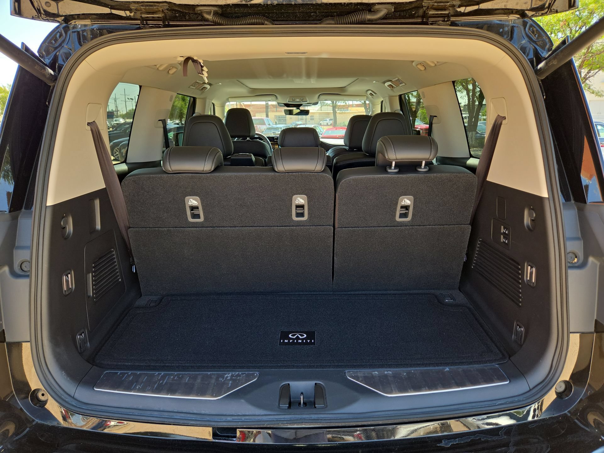 Used 2026 INFINITI QX80 Pure w/ Cargo Package RWD image 12