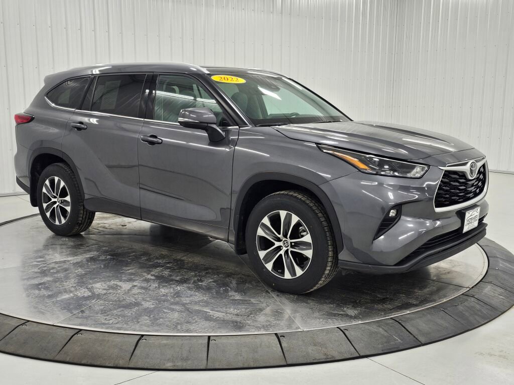 Used 2022 Toyota Highlander XLE image 7