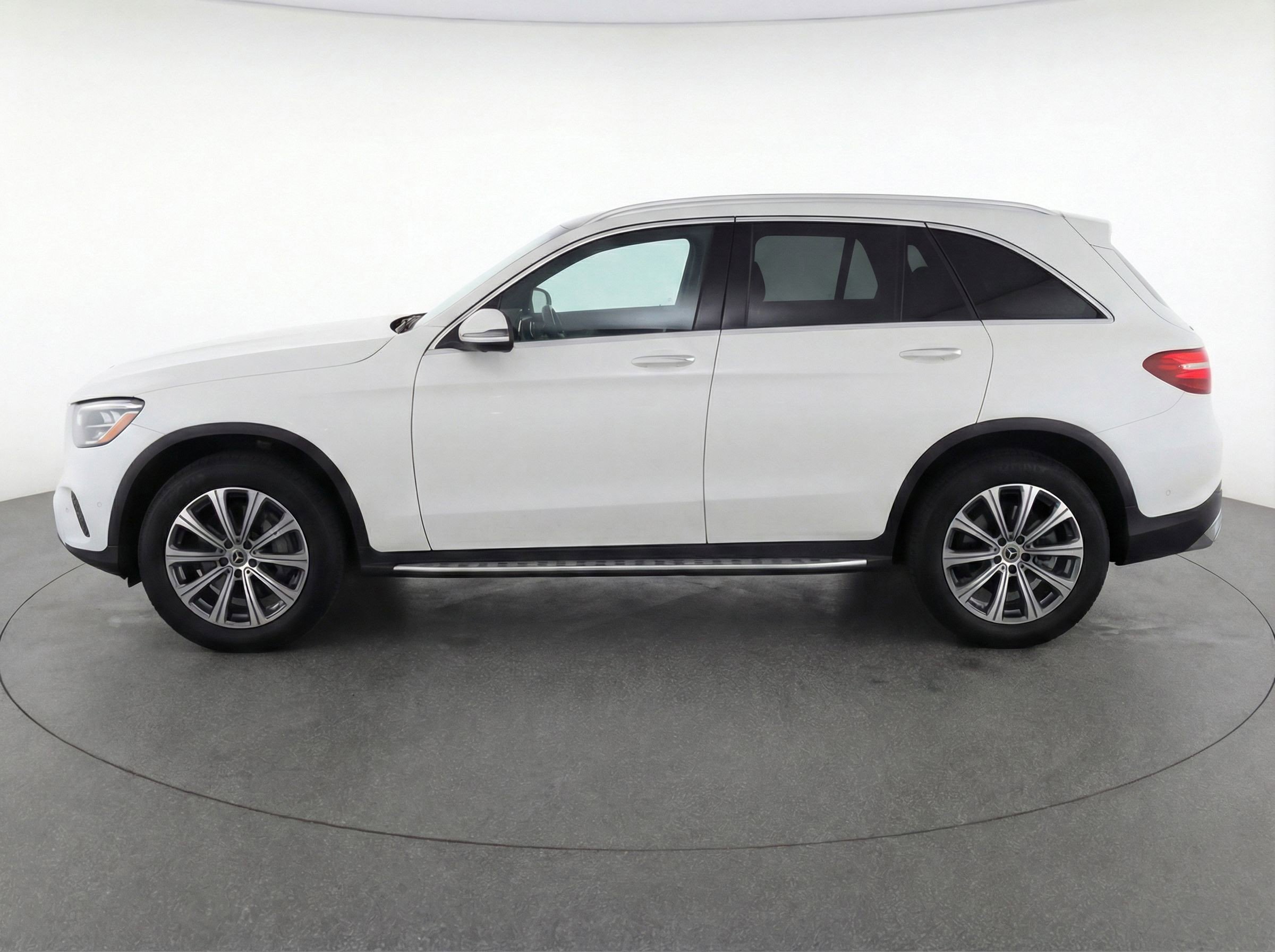 Used 2024 Mercedes-Benz GLC 300 4MATIC image 5