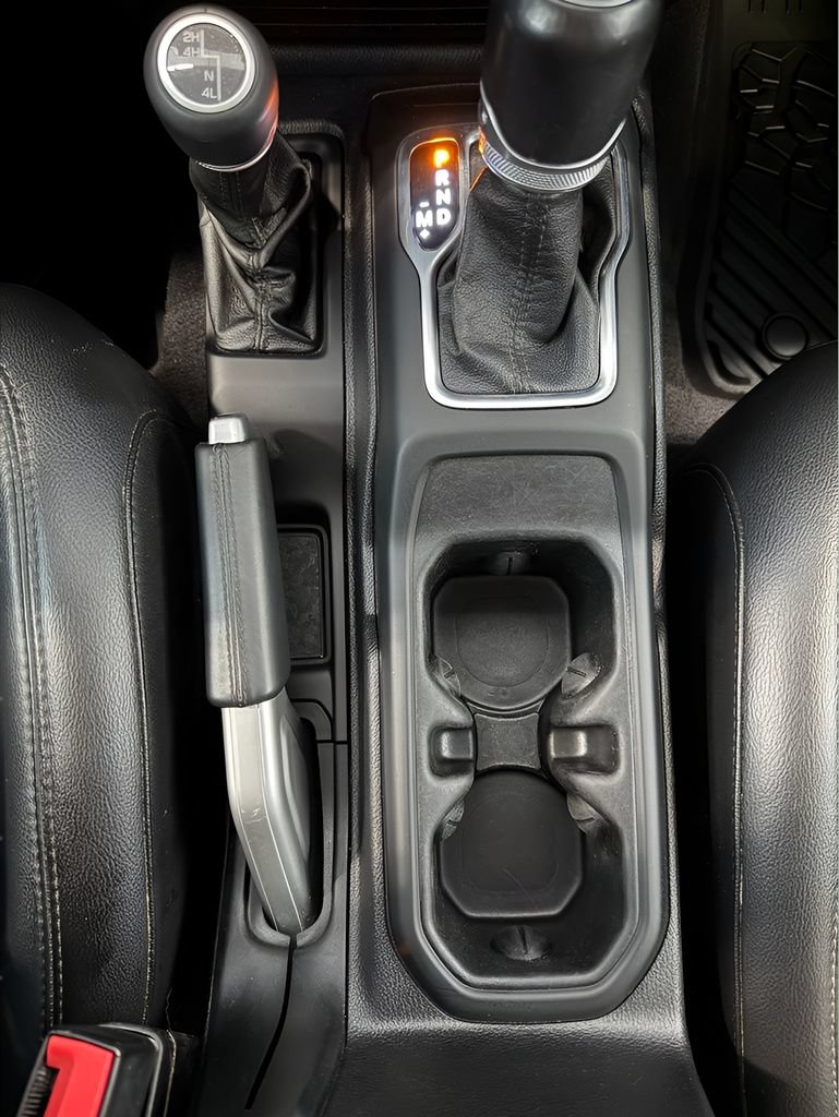 Used 2020 Jeep Wrangler Unlimited Sahara AWD/4WD image 18