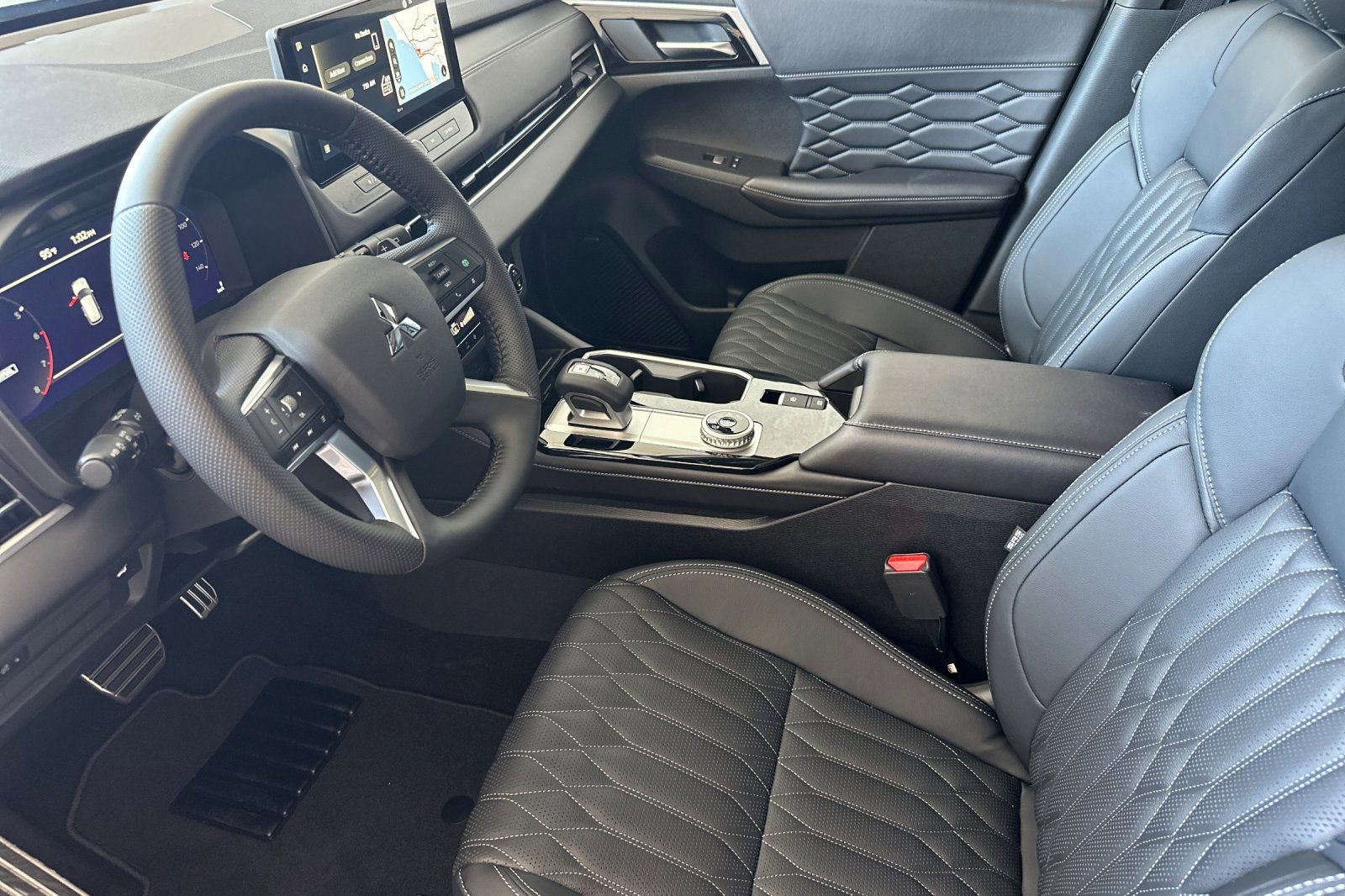 New 2025 Mitsubishi Outlander SEL image 9