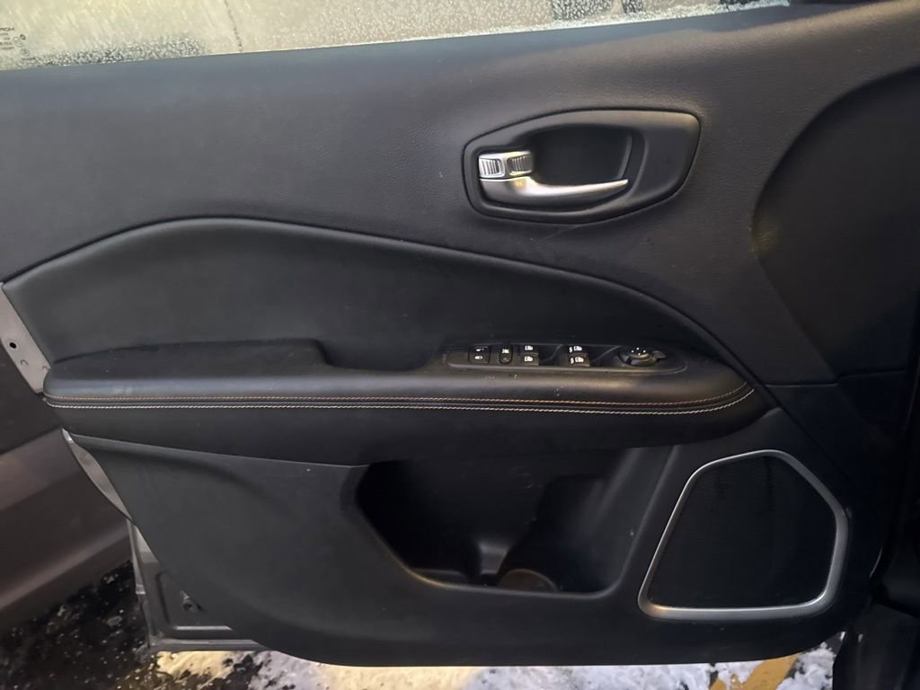 Used 2019 Jeep Compass Latitude image 10