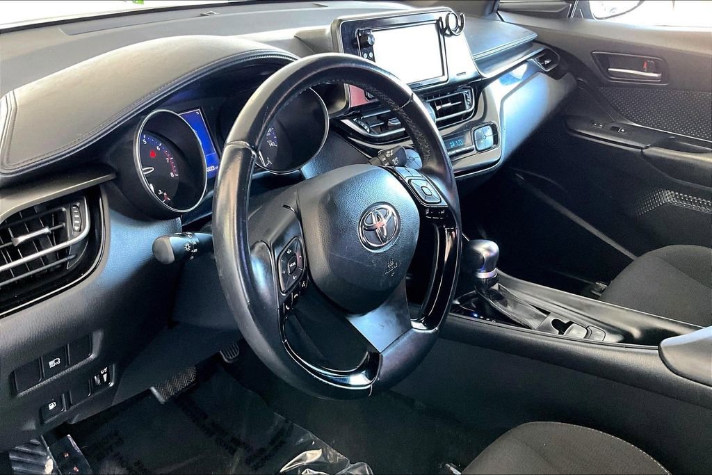 Used 2018 Toyota C-HR XLE FWD image 17