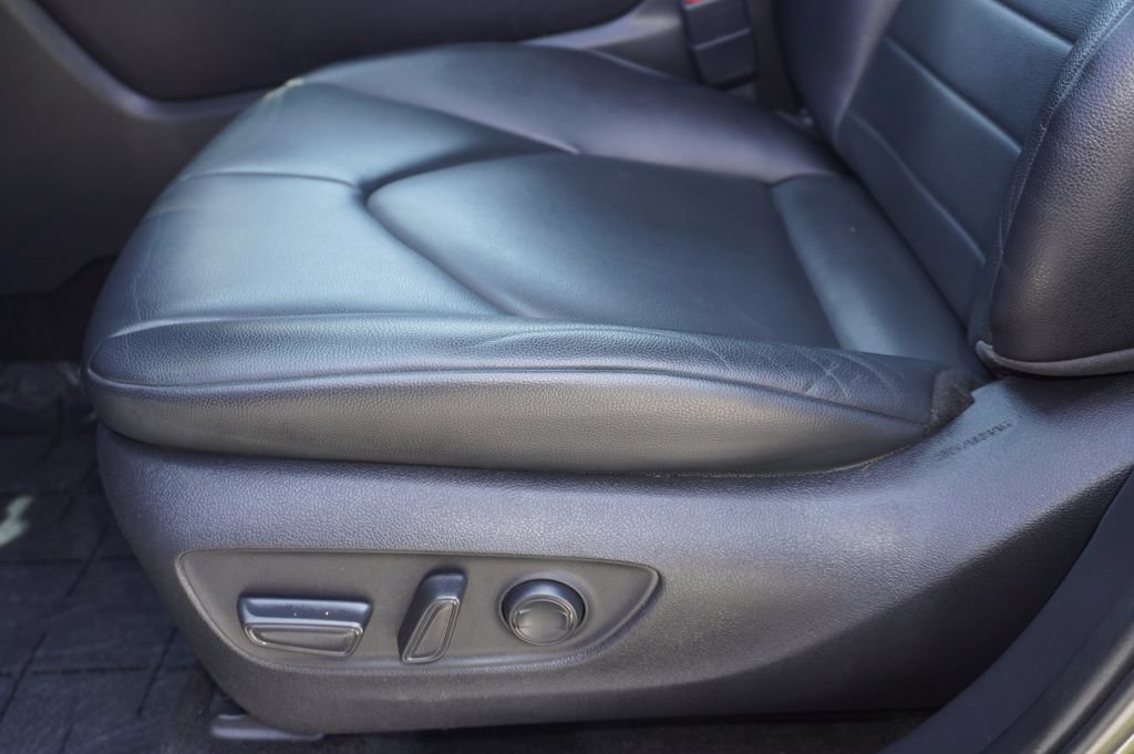 Used 2023 Toyota Highlander XLE FWD image 17