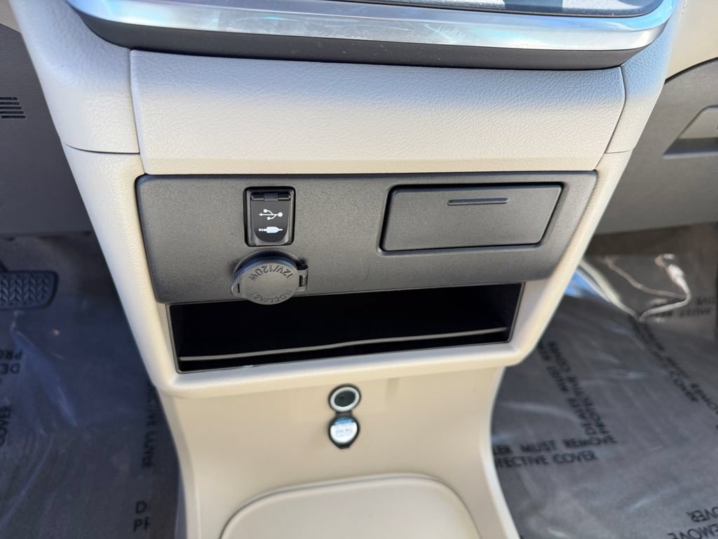 Used 2017 Toyota Sienna LE FWD image 26