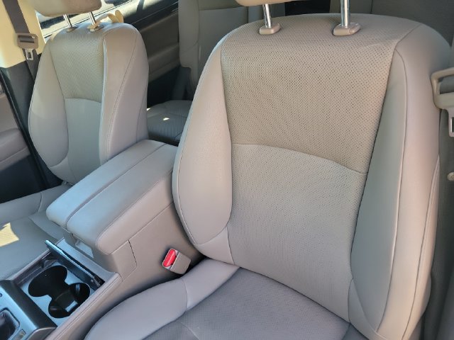 Used 2023 Lexus GX 460 Premium w/ Accessory Package AWD/4WD image 15